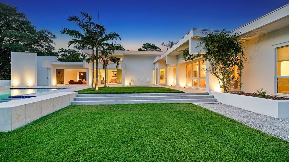 3133 59th St, Sarasota, FL 34243-2538
