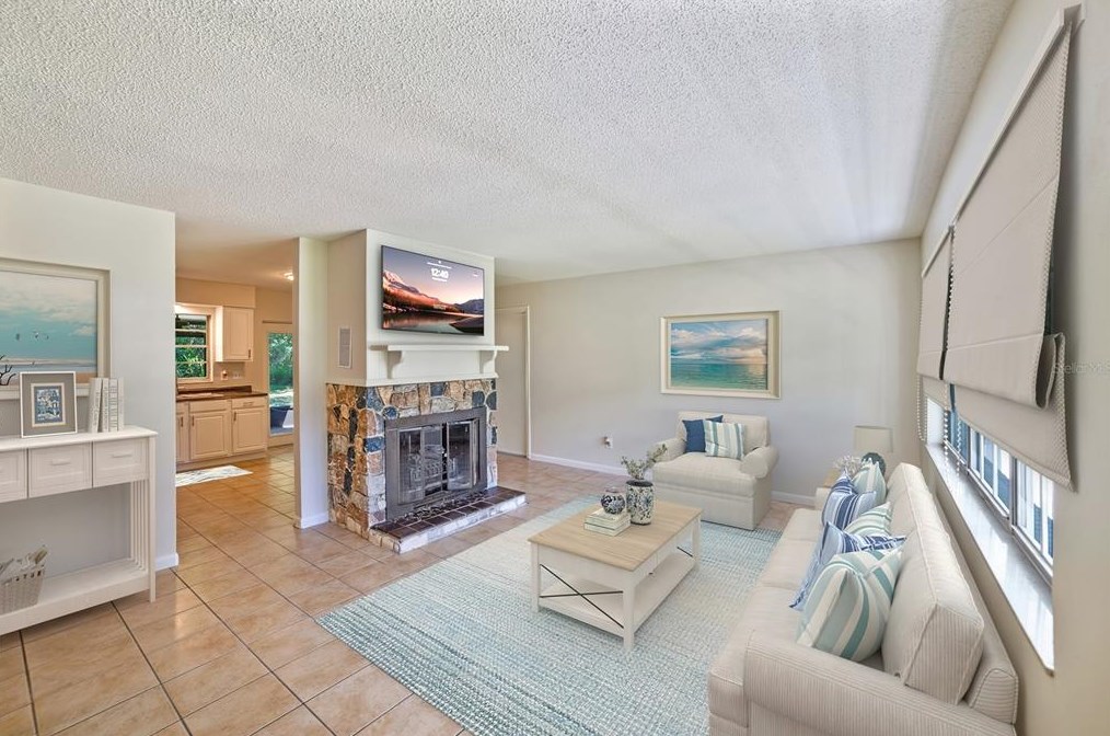 915 Hagle Park Rd, Bradenton, FL 34212-9466