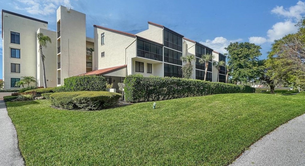 1955 Gulf Of Mexico Dr, Longboat Key, FL 34228-3305