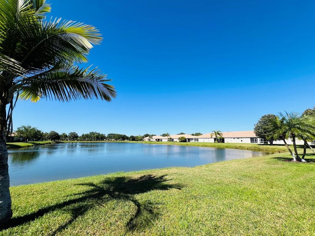 4117 Cascade Falls Dr, Sarasota FL 34243-4284 exterior