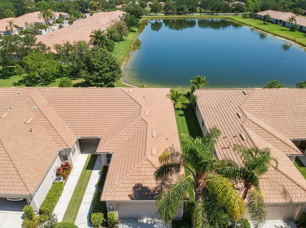 4117 Cascade Falls Dr, Sarasota FL 34243-4284 exterior