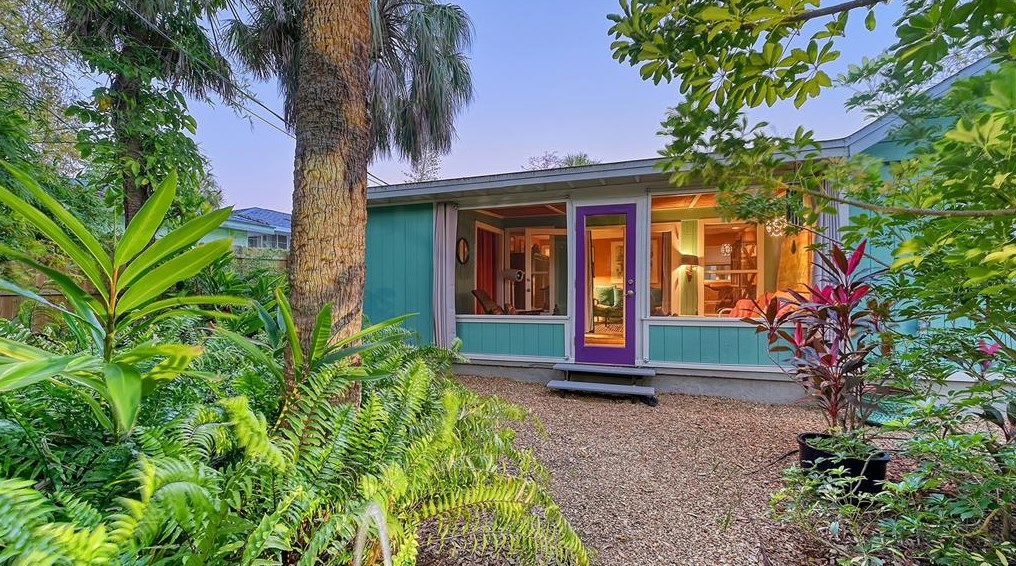 1921 Edgewater Dr, Sarasota, FL 34234