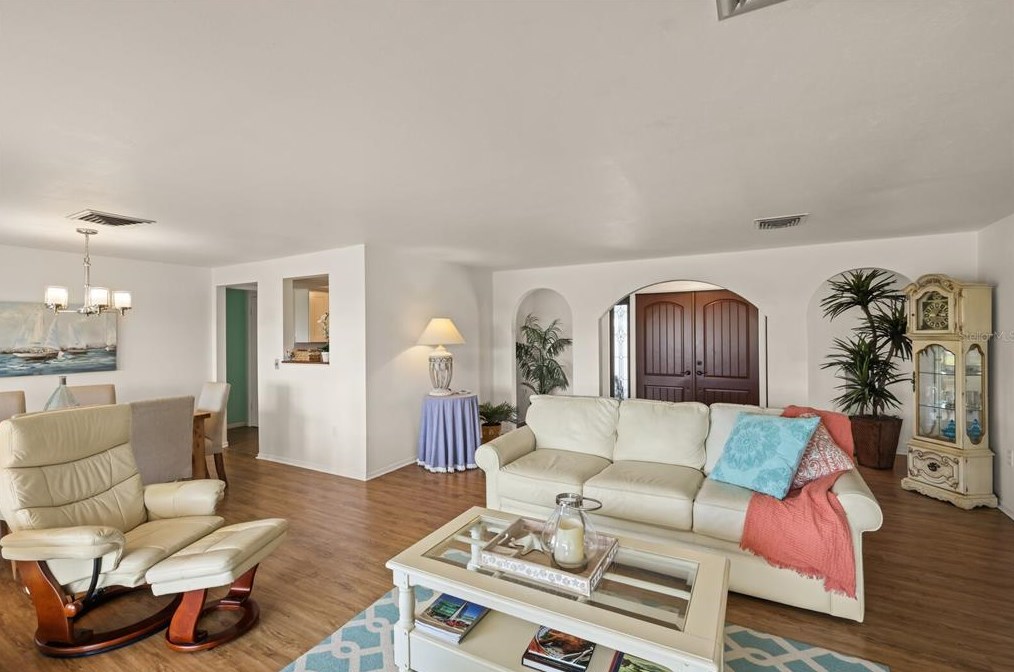 608 Foxworth Ln, Bradenton Beach FL  34217-1221 exterior