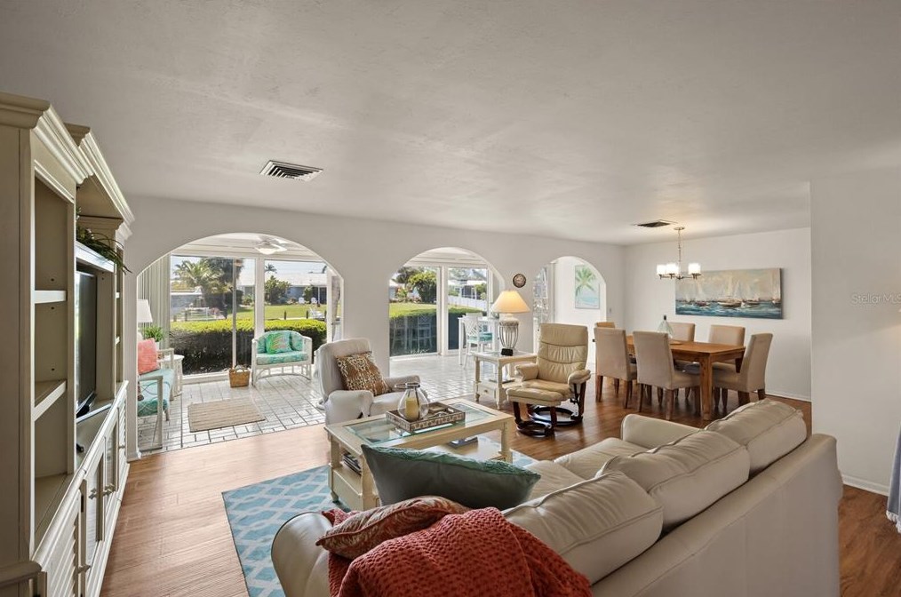 608 Foxworth Ln, Bradenton Beach FL  34217-1221 exterior