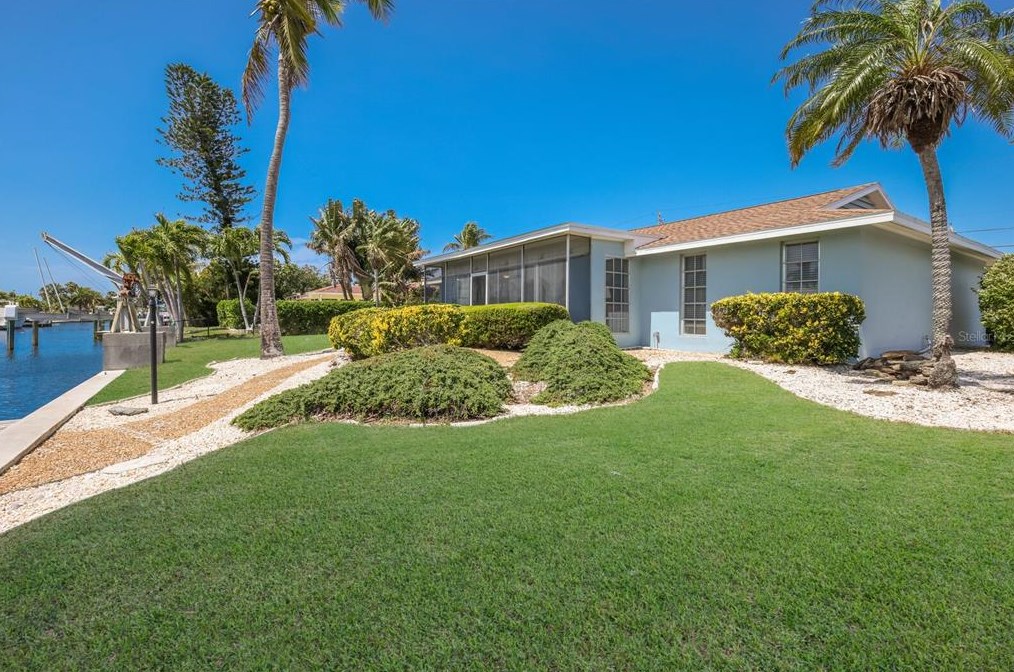 608 Foxworth Ln, Bradenton Beach FL  34217-1221 exterior