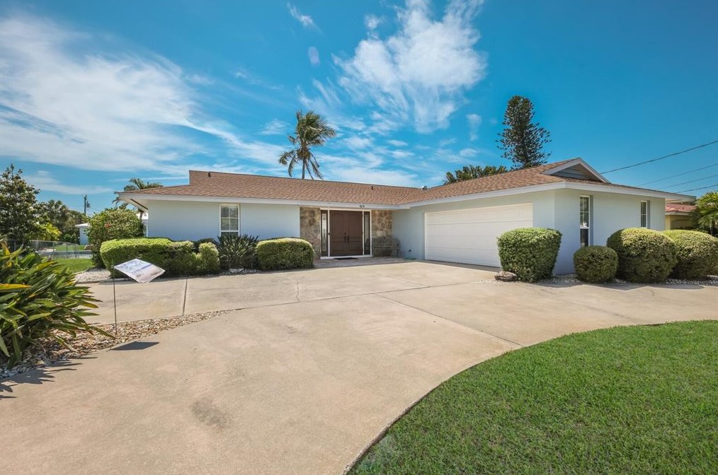 608 Foxworth Ln, Bradenton Beach, FL 34217-1220