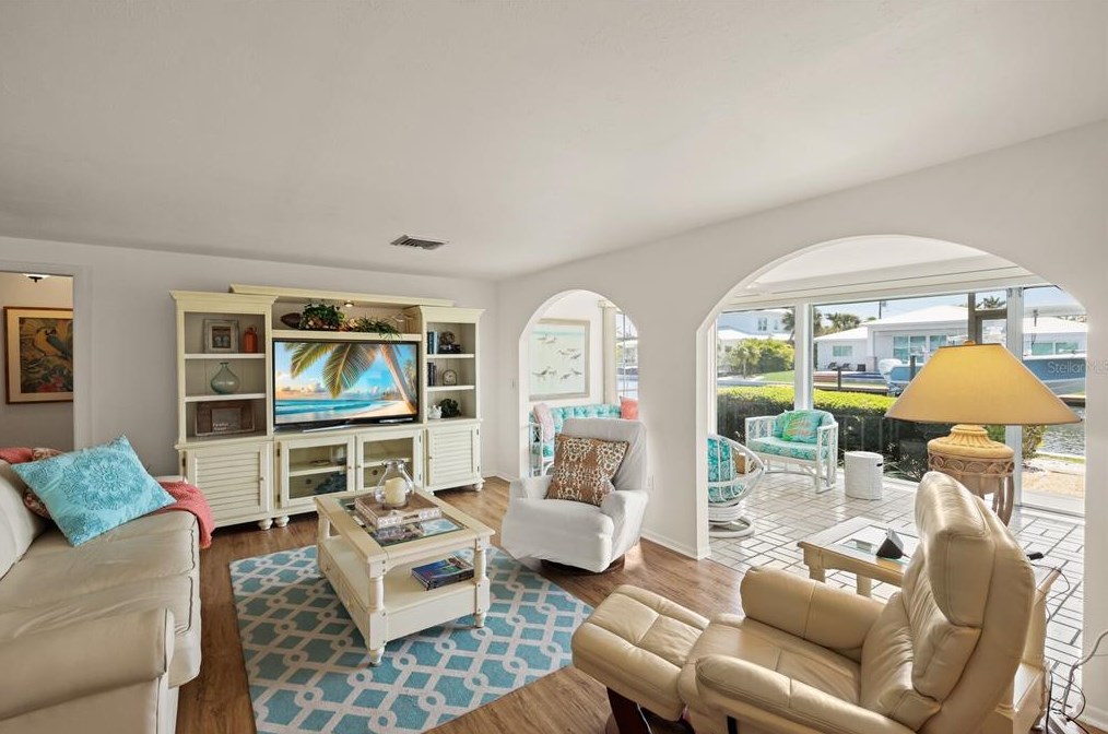 608 Foxworth Ln, Bradenton Beach FL  34217-1221 exterior