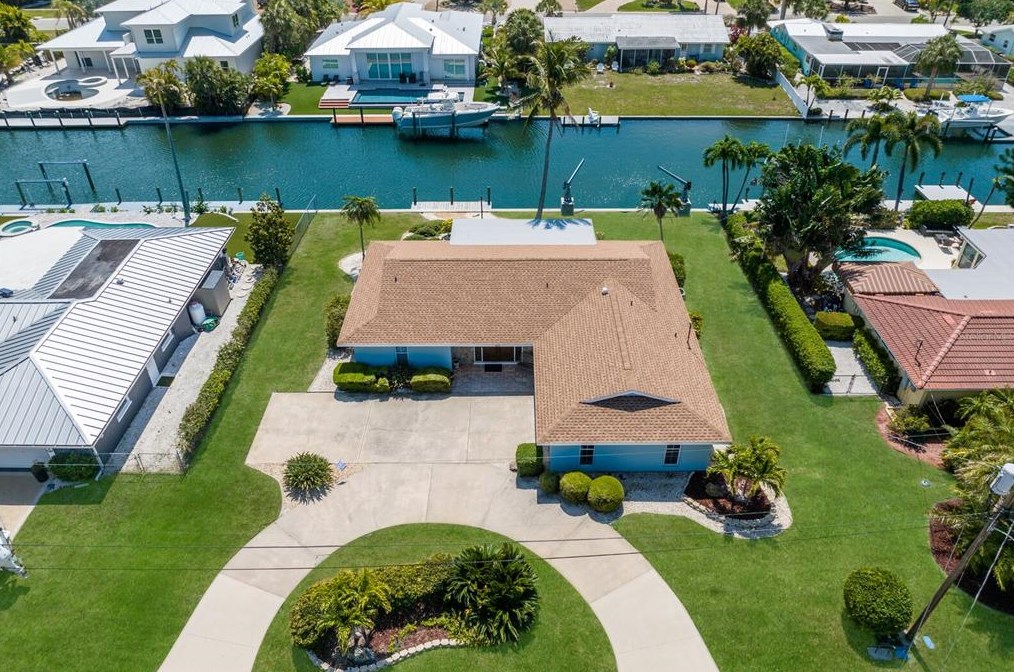 608 Foxworth Ln, Bradenton Beach FL  34217-1221 exterior