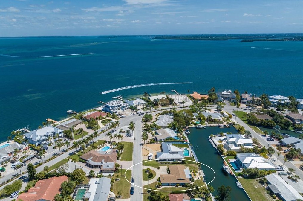 608 Foxworth Ln, Bradenton Beach FL  34217-1221 exterior