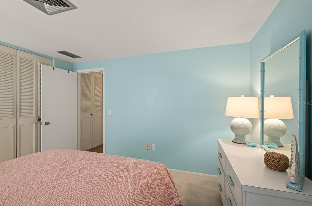 608 Foxworth Ln, Bradenton Beach FL  34217-1221 exterior