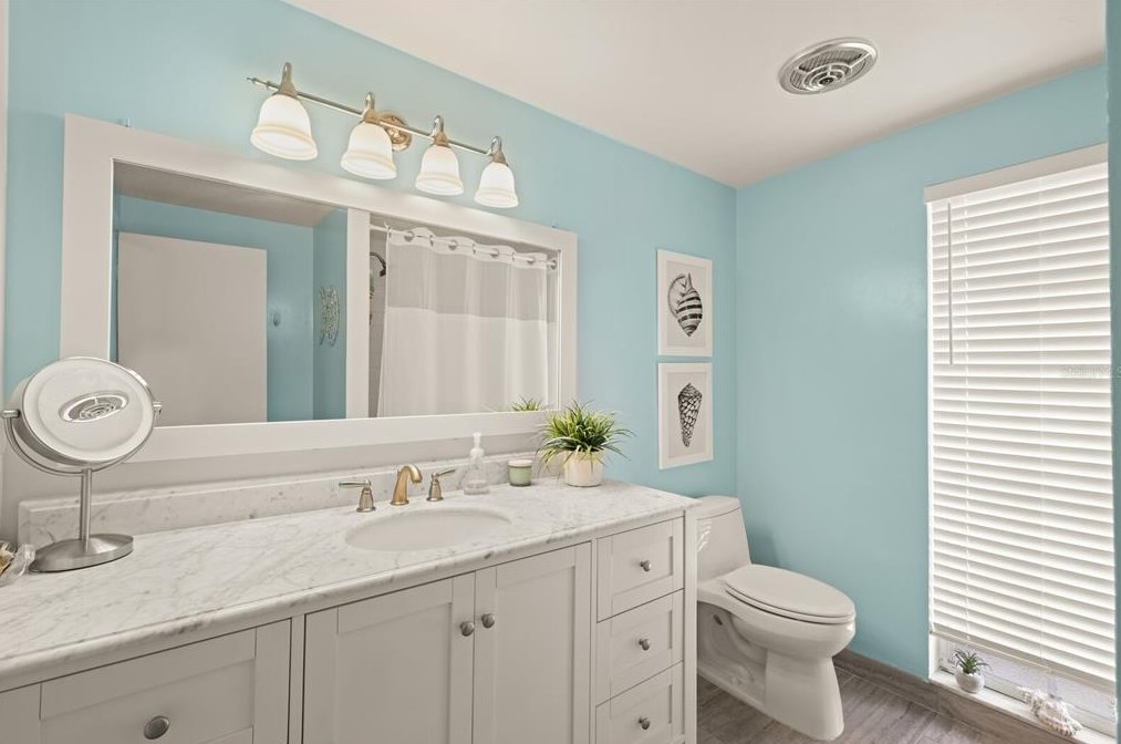 608 Foxworth Ln, Bradenton Beach FL  34217-1221 exterior