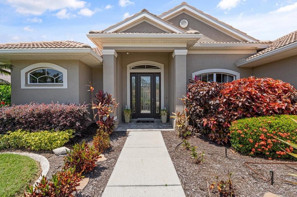 5809 Carriage Dr, Sarasota, FL 34243-3867