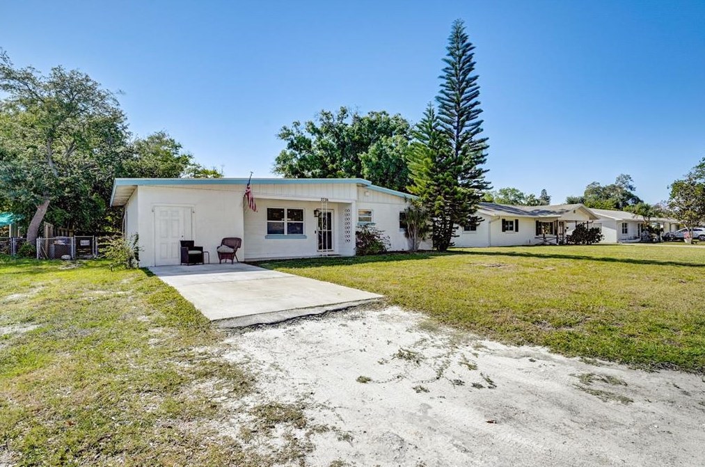2716 22nd St, Bradenton, FL 34205-5212