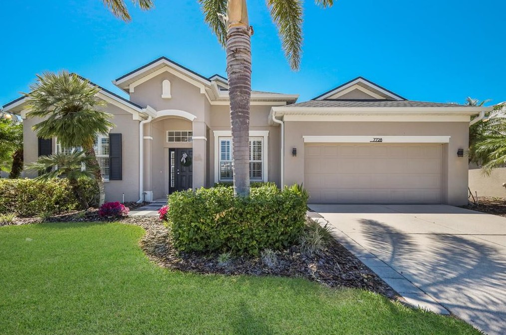 7728 Castleisland Dr, Sarasota, FL 34240-7901