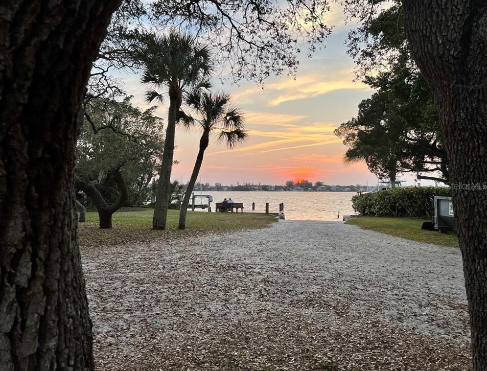 1833 Pandora Dr, Sarasota, FL 34231-5427