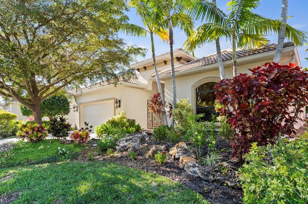 2525 Marblehead Dr, Sarasota, FL 34231-5181