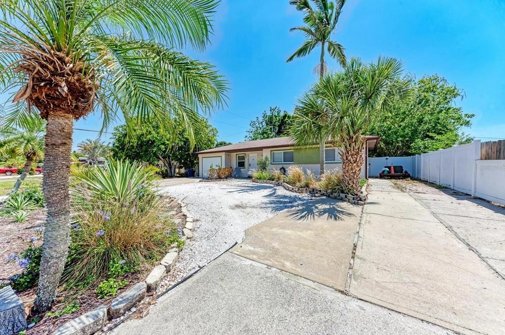 2403 Georgetown Rd, Bradenton, FL 34207