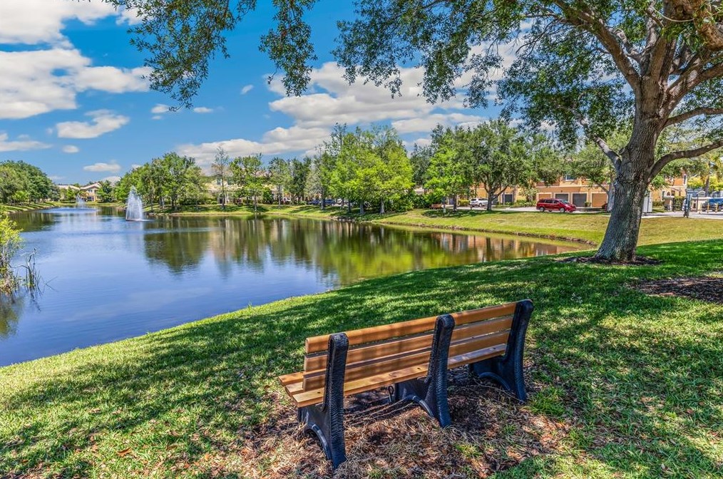 8002 Moonstone Dr, Sarasota FL  34233-3315 exterior