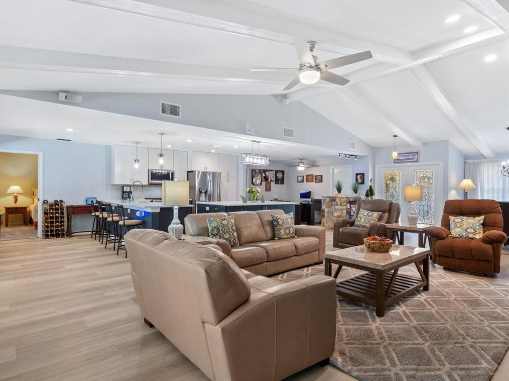 327 Whispering Oaks Ct, Sarasota, FL 34232-1729