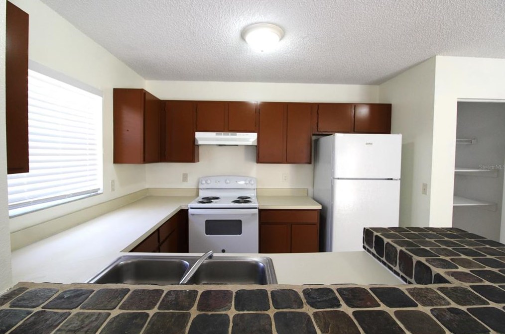 1735 28th Ave E, Bradenton, FL 34208
