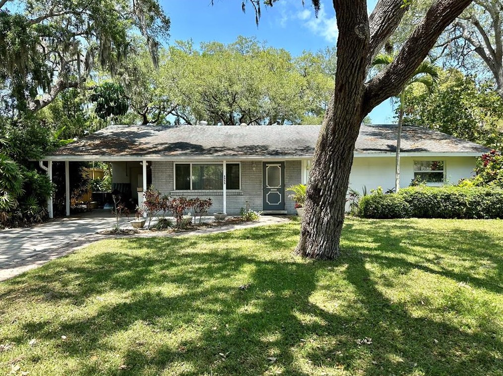 2555 Hillview St, Sarasota, FL 34239-3036