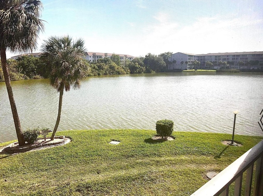 3567 Lake Bayshore Dr #208, Bradenton, FL 34205