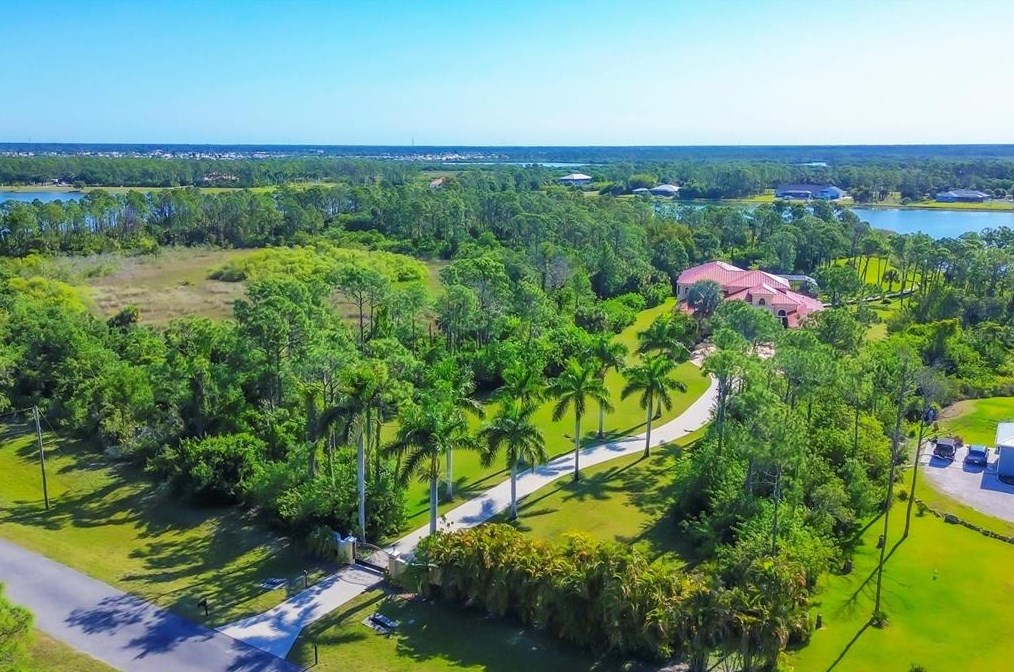 9020 Falcon Ct, Venice, FL 34293-7631