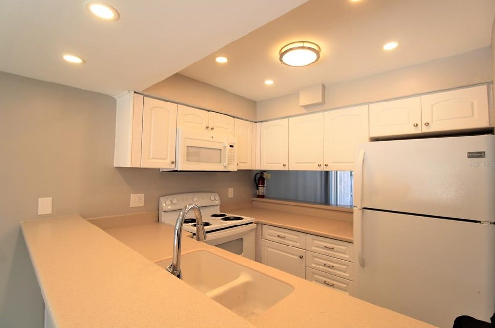 2744 Proctor Rd, Sarasota, FL 34231-5140