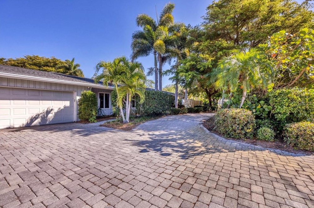 3424 Tanglewood Dr, Sarasota, FL 34239-6517