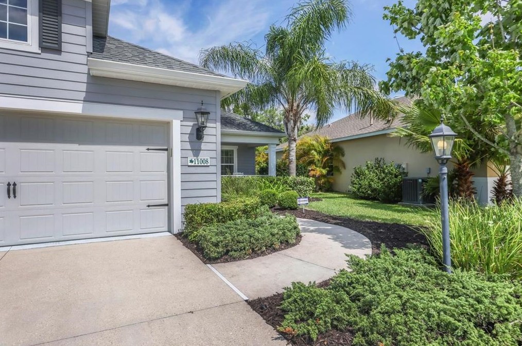 11008 Blue Magnolia Ln, Parrish, FL 34219