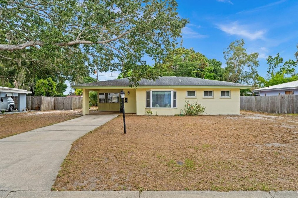2825 Parandor Pl, Sarasota, FL 34235-6707