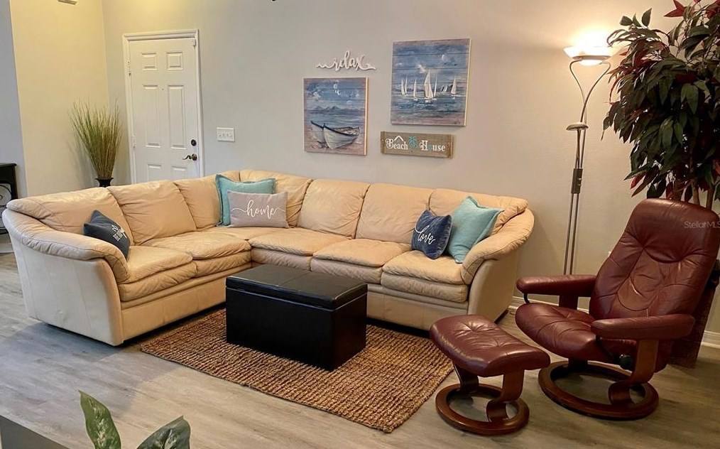 4303 Via Piedra Cir, Sarasota, FL 34233-1482