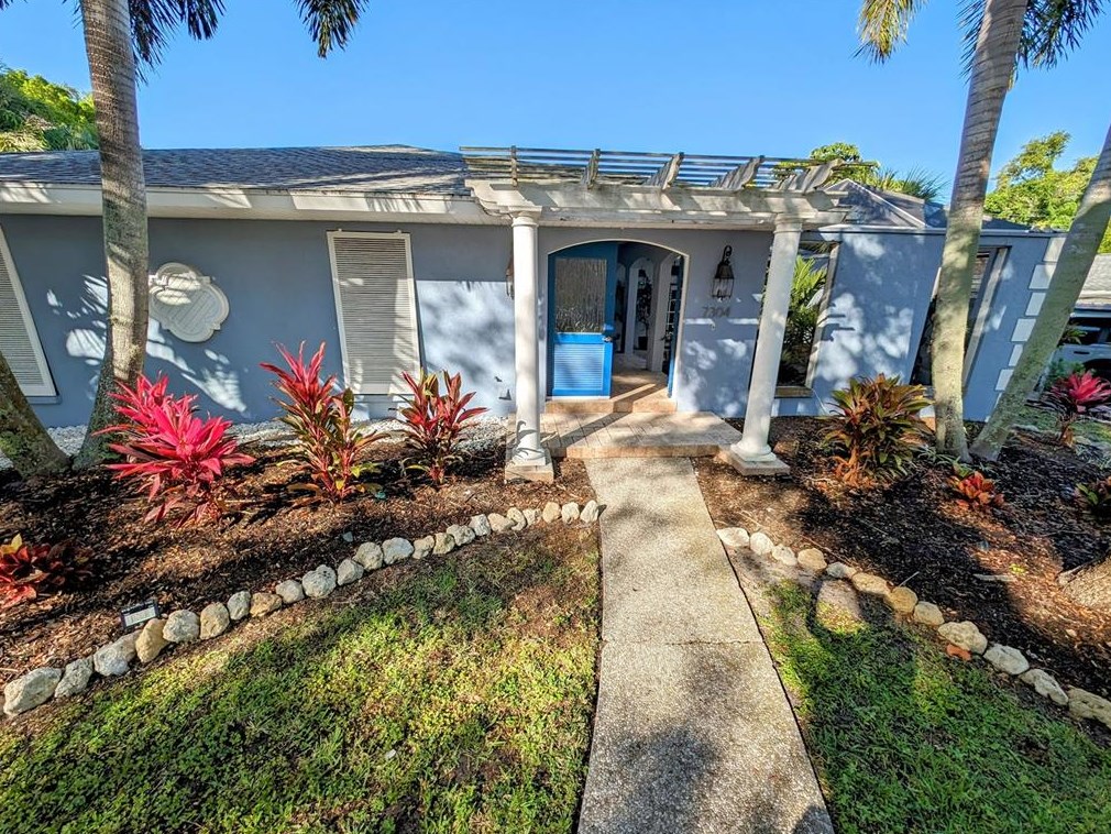 7304 Broughton St, Sarasota, FL 34243-1411