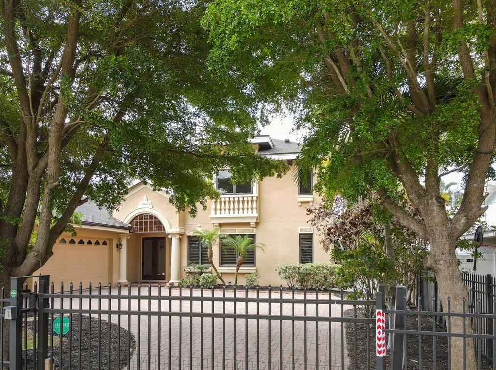 1930 Wisteria St, Sarasota, FL 34239-3828