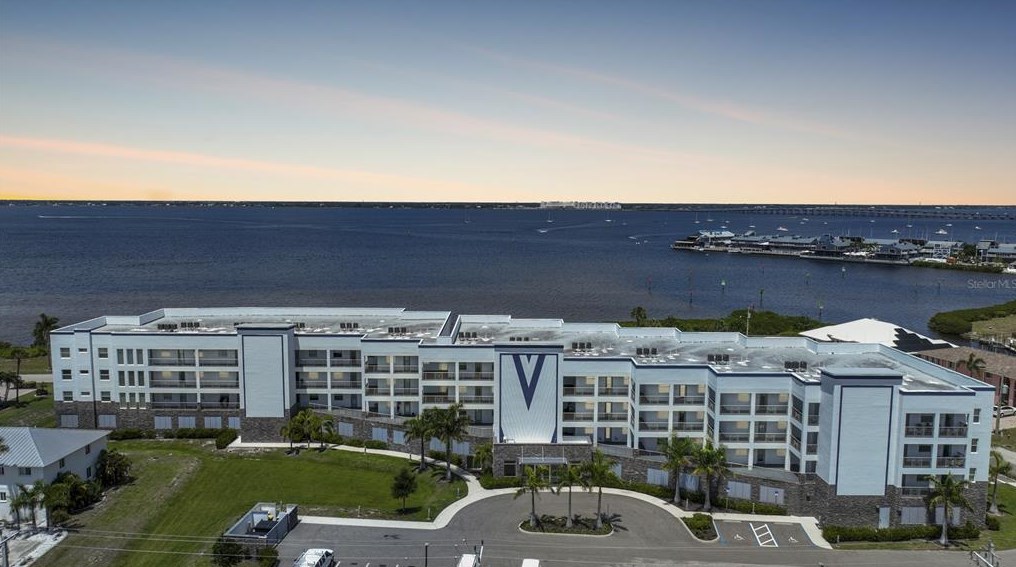 1425 Park Beach Cir, Punta Gorda FL  33950-5238 exterior