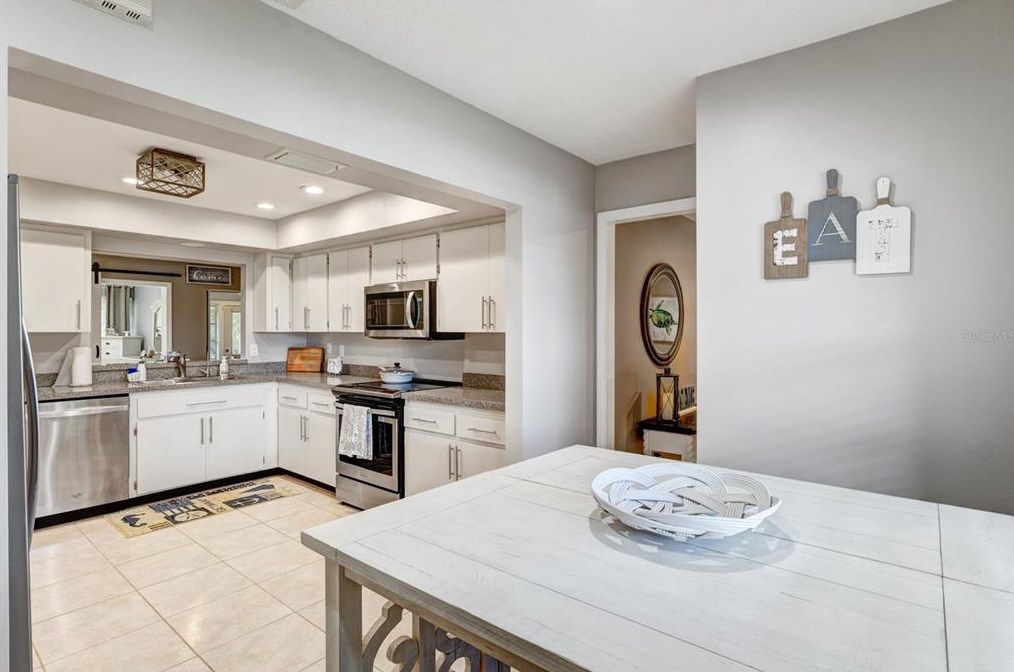 7074 Country Club Dr, Sarasota, FL 34243-3513