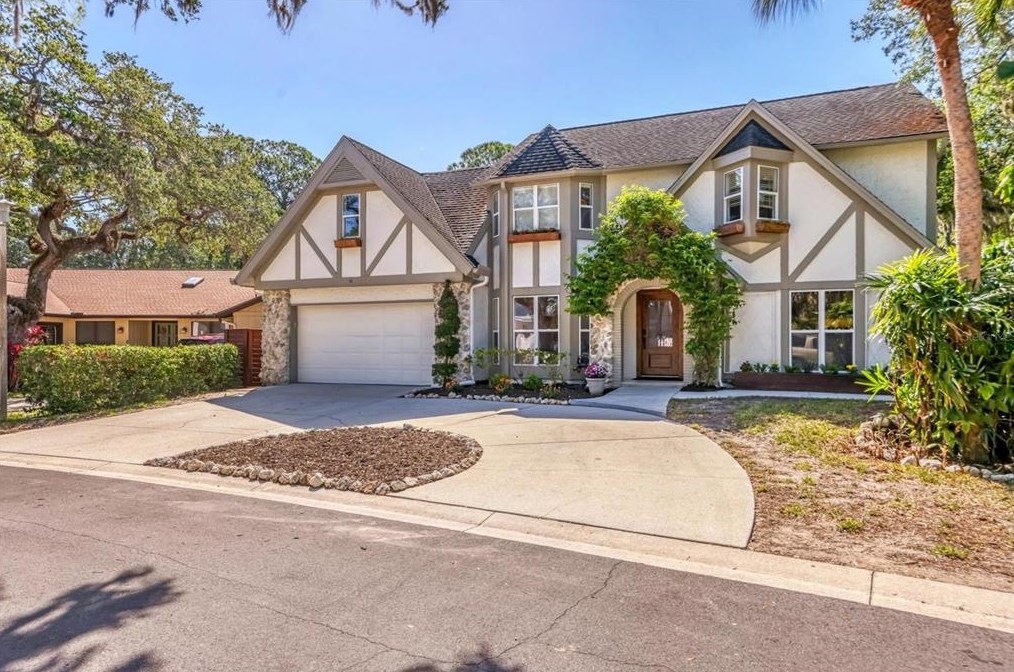 829 Forestview Dr, Sarasota, FL 34232-2459