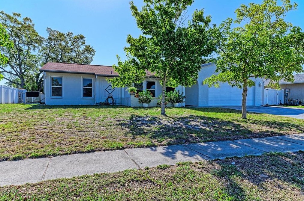7325 Connecticut Ave, Sarasota, FL 34243-1116