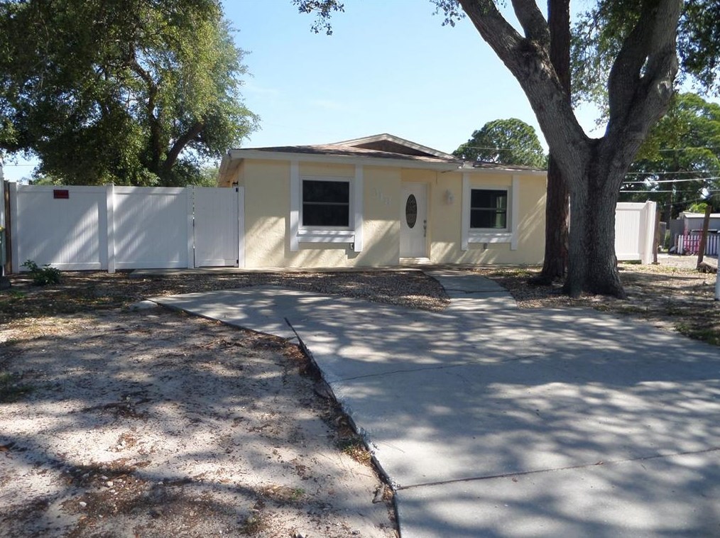 318 Bailey Ln, Sarasota, FL 34237-4739