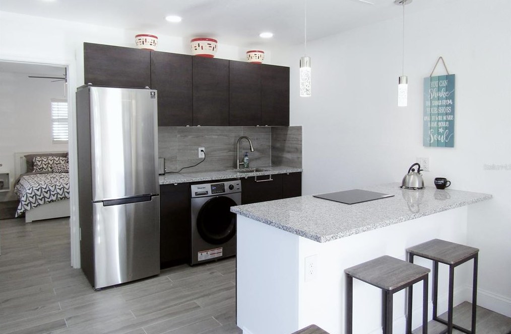 2147 Jo An Dr, Sarasota, FL 34231-4010