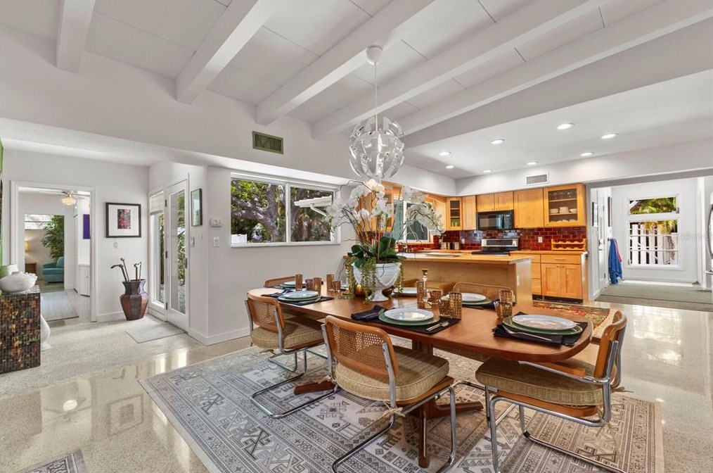 940 Caloosa Dr, Sarasota FL 34234-8322 exterior