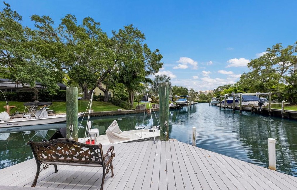 940 Caloosa Dr, Sarasota FL 34234-8322 exterior