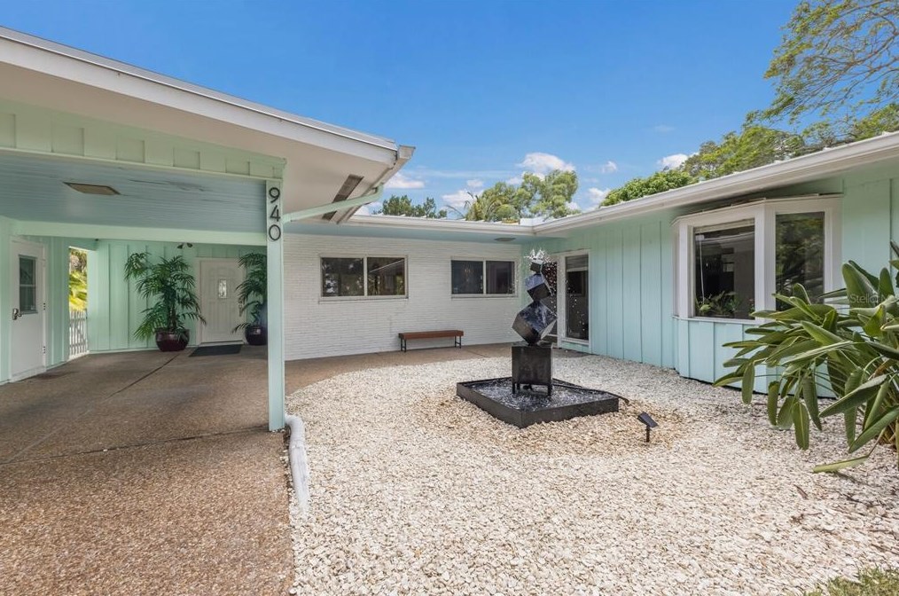 940 Caloosa Dr, Sarasota FL 34234-8322 exterior