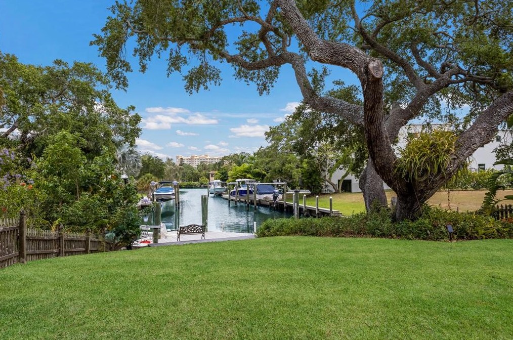 940 Caloosa Dr, Sarasota FL 34234-8322 exterior