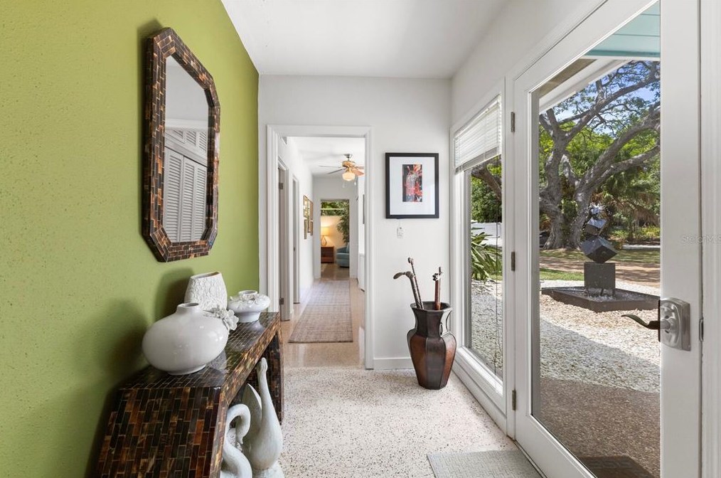 940 Caloosa Dr, Sarasota FL 34234-8322 exterior