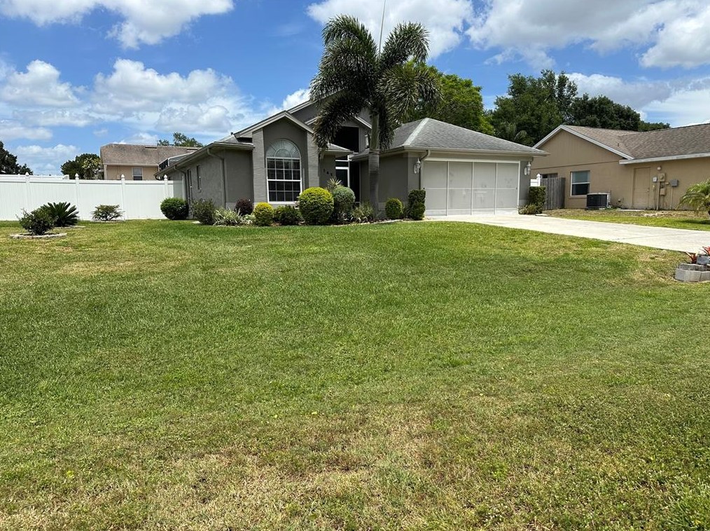 142 Whitehall St, Davenport, FL 33896-8895