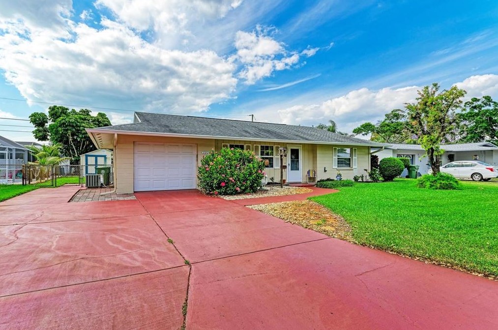 3212 York Dr, Bradenton, FL 34205-2849