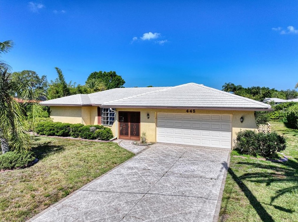 445 Rubens Dr E, Nokomis, FL 34275