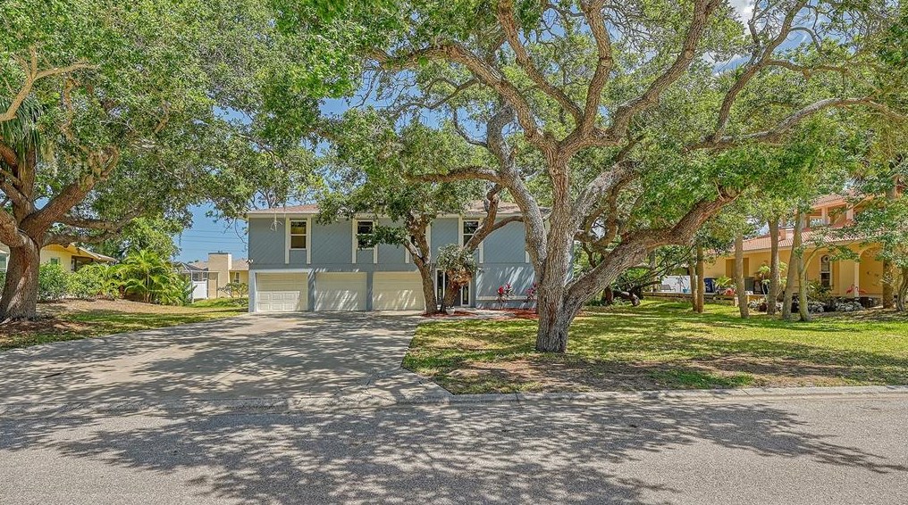 1647 Baywinds Ln, Sarasota, FL 34231-3040