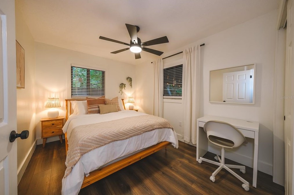 4446 Flatbush Ave, Sarasota FL  34233-1903 exterior